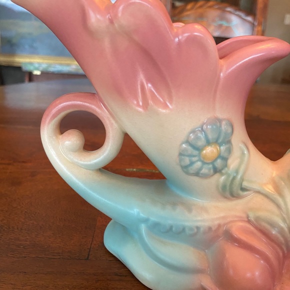 Vintage 1940s Hull Pottery Blue/Pink Bow Cornucopia & Vase - Picture 7 of 16